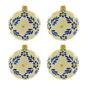 Dagmara kerstballen – crème – glas – set van 4 – met blauwe bloemenmot Dagmara kerstballen – crème – glas – set van 4 – met blauwe bloemenmot
