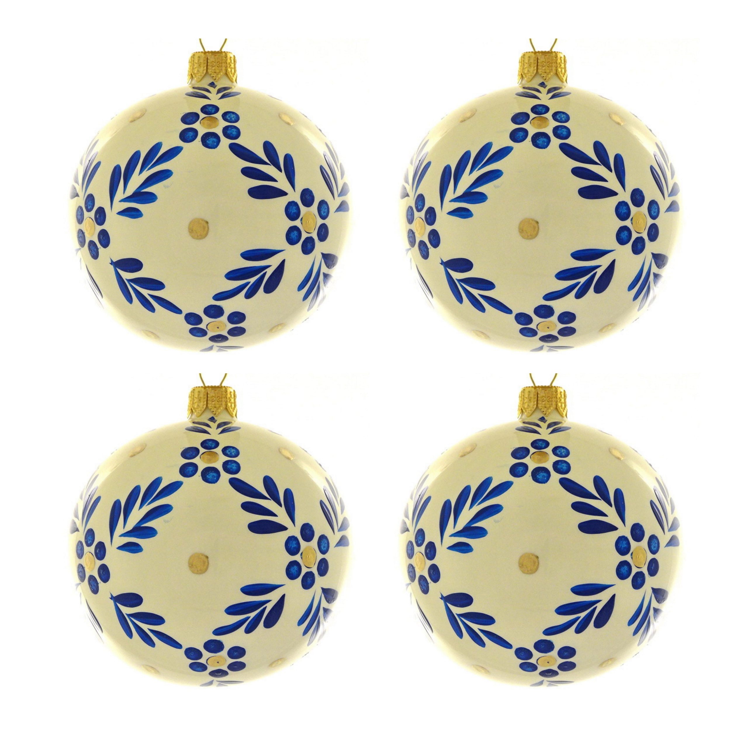 Dagmara kerstballen – crème – glas – set van 4 – met blauwe bloemenmot