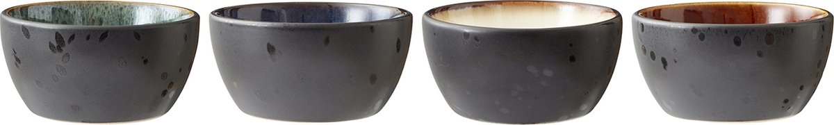 Bitz schaaltjes van zwart aardewerk, met diverse kleuren binnenwerk -