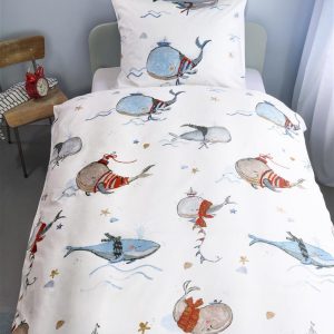 Beddinghouse Kids dekbedovertrek Whaletastic – 100×135 cm – blauw Beddinghouse Kids dekbedovertrek Whaletastic – 100×135 cm – blauw
