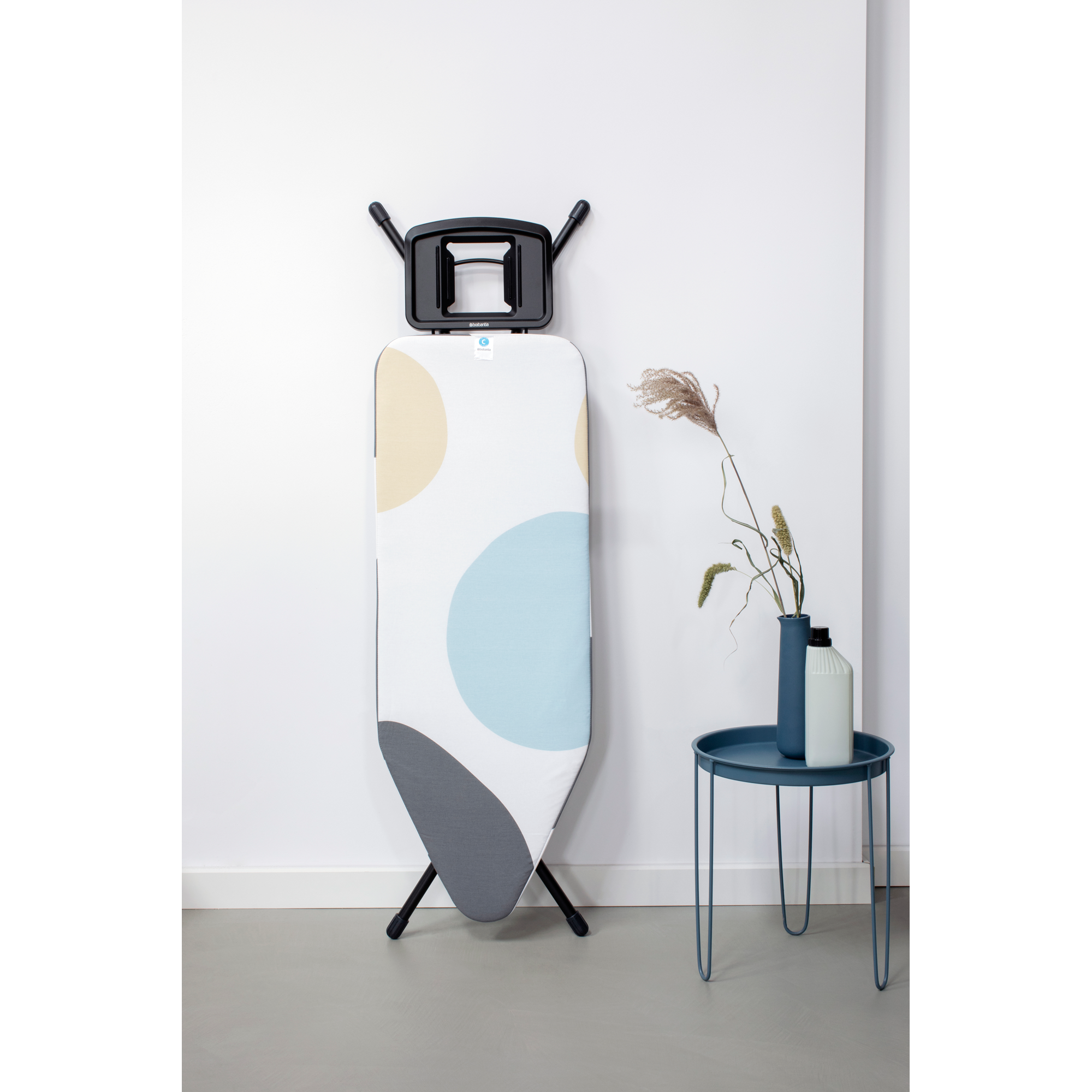Brabantia Strijkplank C, 124x45 cm, solide strijkerhouder - Spring Bub