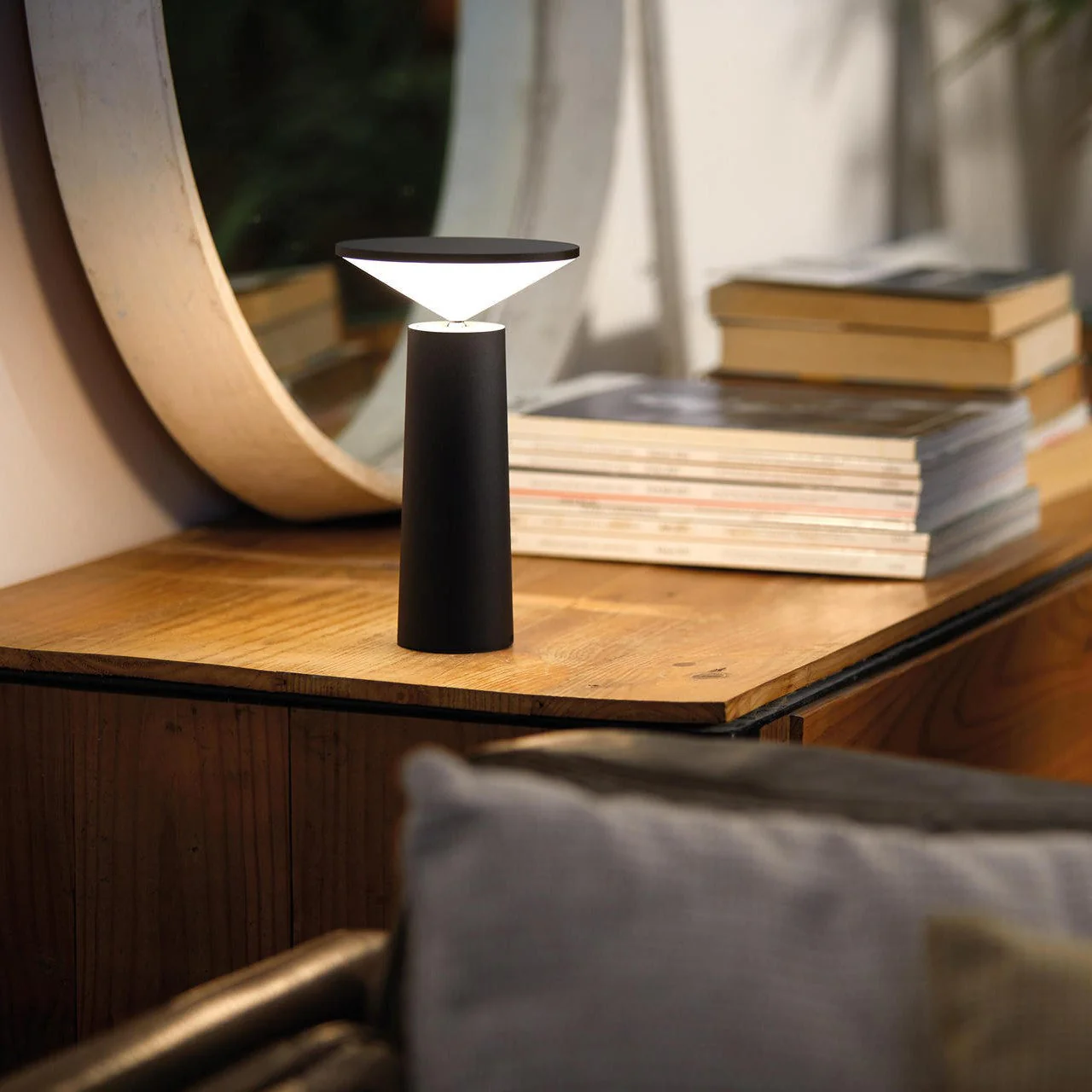 BrightFlex – Moderne Buitenlamp met Draaibaar LED Licht en Verstelbare Arm