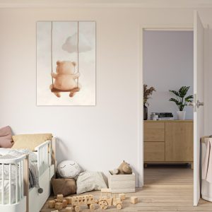 Artfulprints Poster Schommelende knuffelbeer – 70×100 cm – Bruin Artfulprints Poster Schommelende knuffelbeer – 70×100 cm – Bruin