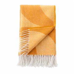SWIRL – plaid 140×180 cm – golvend motief – Chai Tea – geel, beige SWIRL – plaid 140×180 cm – golvend motief – Chai Tea – geel, beige