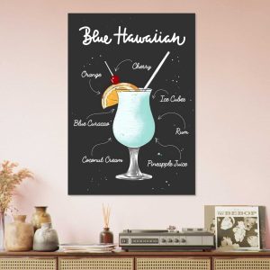 Artfulprints Blue Hawaiian cocktail – Illustratie poster 70×100 cm Artfulprints Blue Hawaiian cocktail – Illustratie poster 70×100 cm