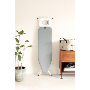 Brabantia Strijkplank B, 124×38 cm, solide strijkerhouder – Metallised Brabantia Strijkplank B, 124×38 cm, solide strijkerhouder – Metallised